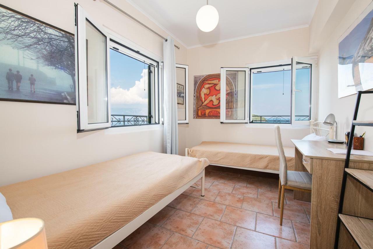 Walls Sea View Apartment